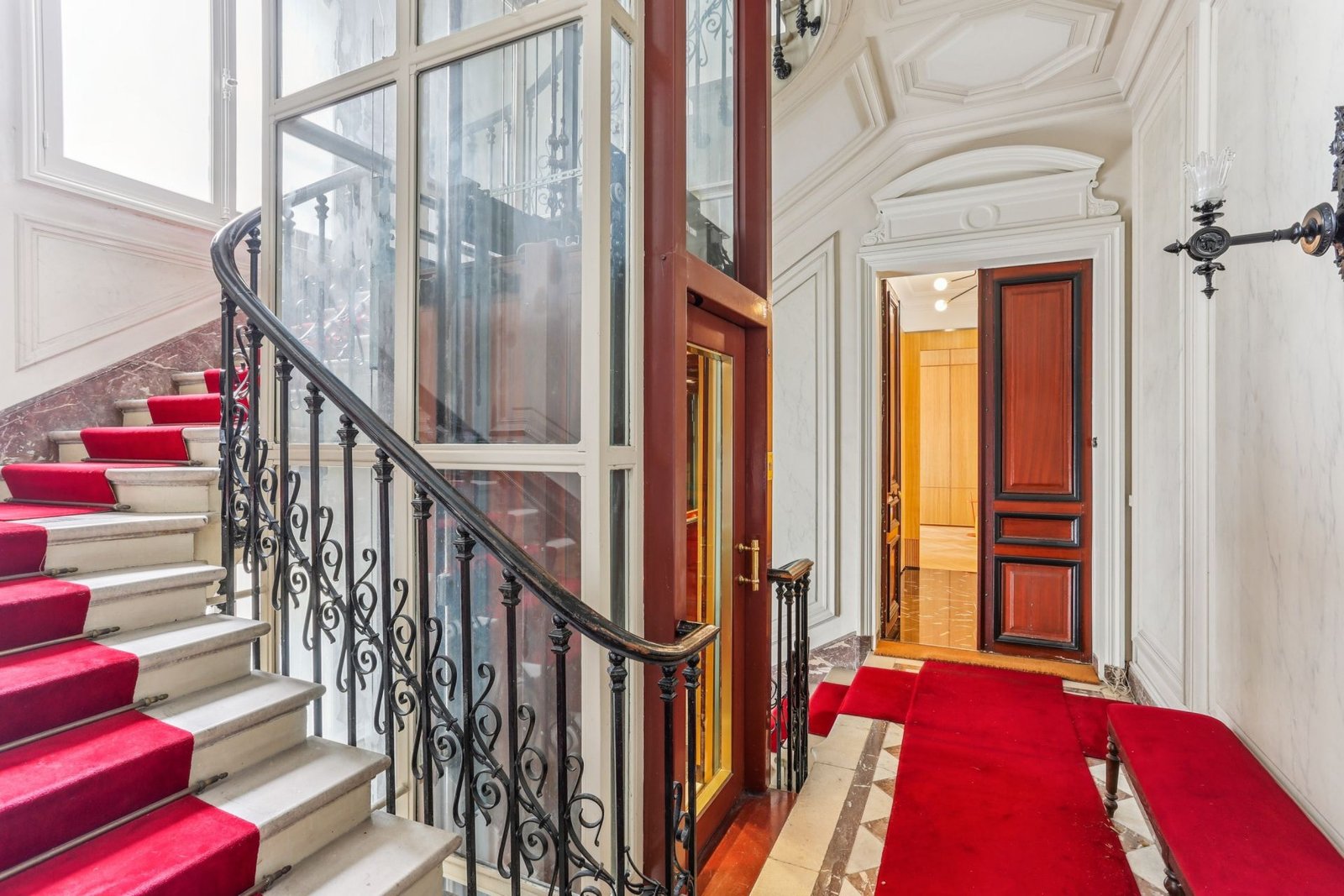 Luxury-property-opportunities-in-Paris-8th-arrondissement-for-international-buyers.jpg